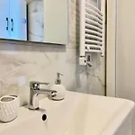 Fathom Sea View 아파트 *