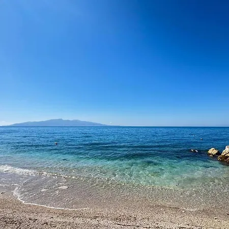 Fathom Sea View *