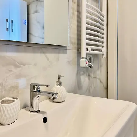 Fathom Sea View Apartment *